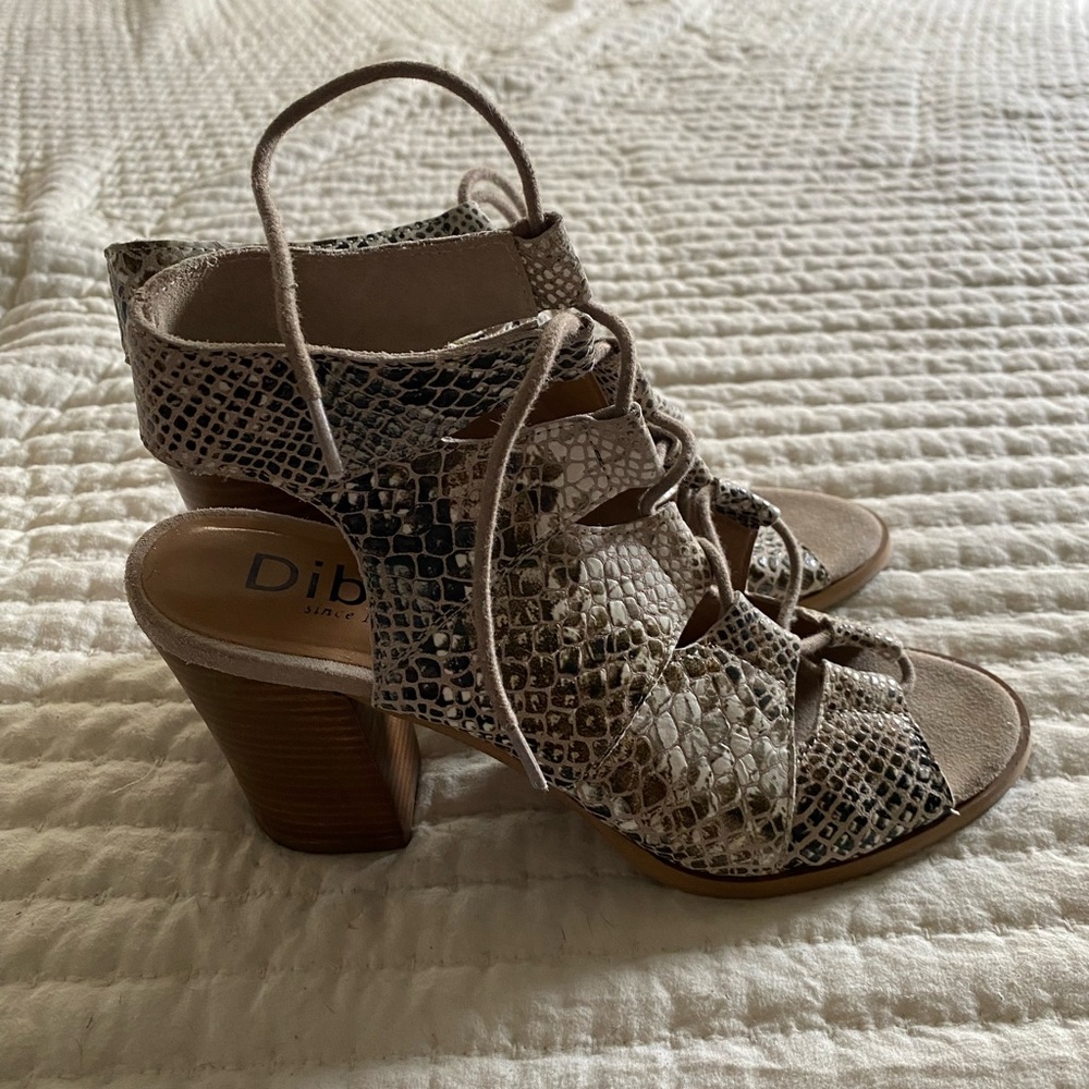 Diba Kyra Printed Leather Heel sz 10. Snakeskin